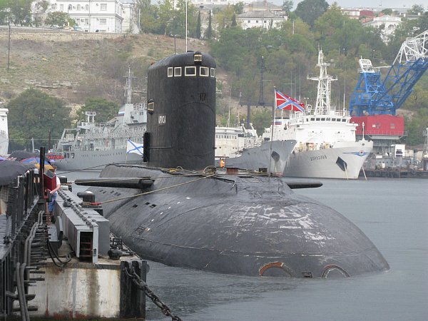 "Алроса" у причала